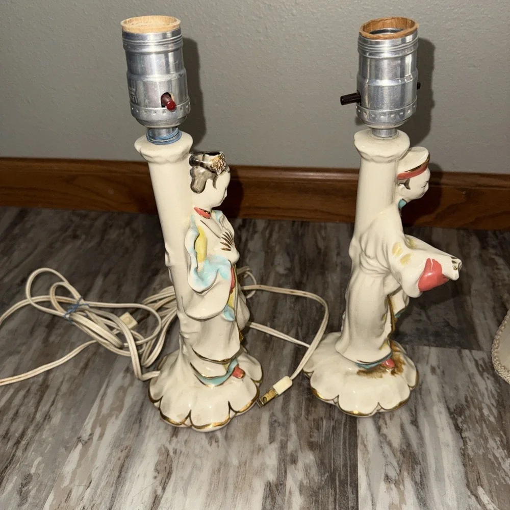 Vintage Pair Chinese Asian Porcelain Figural Table Lamp Set Lamps W Shades Work